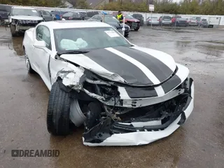 2016 Chevrolet Camaro 2LT z VIN 1G1FD1RS6G0160573, wystawiony jako IAAI lot #41722891 z przebiegiem 4 mil mil oraz . Historia ofert i sprzedaży dostępna na DreamBid. Obrazek 1.