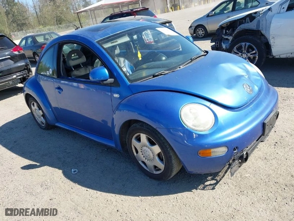 2000 Volkswagen New Beetle GLS with VIN 3VWCA21C9YM427262, listed as a IAAI auction lot 42050889 with 135,963 mi miles. Bid and sale history available at carsss.com. Image 1.