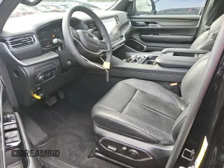 2024 Jeep Wagoneer Series II z VIN 1C4SJSBPXRS107683, wystawiony jako Copart lot #56389245 z przebiegiem 24 397 mil mil oraz Czysty tytuł • Clean title. Historia ofert i sprzedaży dostępna na DreamBid. Obrazek 7.
