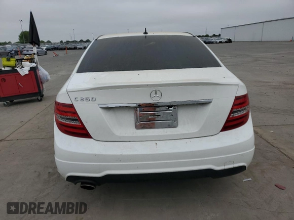2014 Mercedes-Benz C 250 Sport с VIN WDDGF4HB1EA957805, выставлен на аукционе Copart как лот 53570455 с пробегом 35 894 миль миль и Списание • Salvage title. История ставок и продаж доступна на DreamBid. Изображение 6.