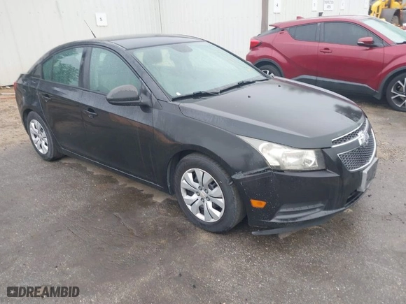 2014 Chevrolet Cruze LS with VIN 1G1PA5SG5E7187746, listed as a IAAI auction lot 41928039 with 98,633 mi miles. Bid and sale history available at carsss.com. Image 1.