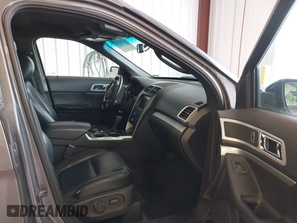 2013 Ford Explorer XLT with VIN 1FM5K8D83DGA27149, listed as a IAAI auction lot 41786382 with 379,495 mi miles and . Bid and sale history available at carsss.com. Image 5.