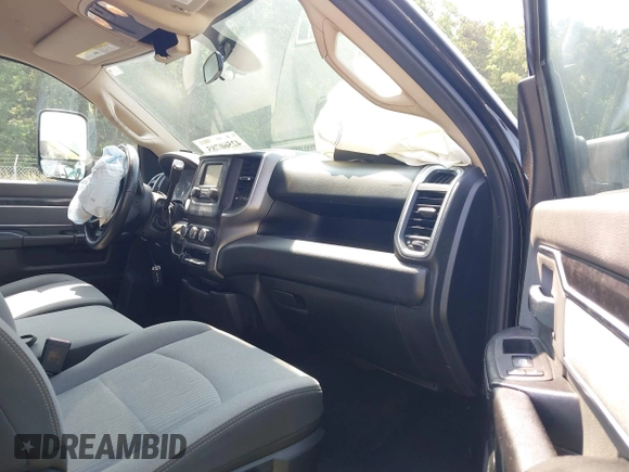 2019 Ram 2500 Big Horn with VIN 3C6UR5DLXKG544035, listed as a IAAI auction lot 42560785 with 76,606 mi miles and . Bid and sale history available at DreamBid. Image 5.