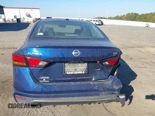 2019 Nissan Altima 2.5 SR with VIN 1N4BL4CV2KN319426, listed as a IAAI auction lot 40690601 with 98,875 mi miles. Bid and sale history available at carsss.com. Image 16.