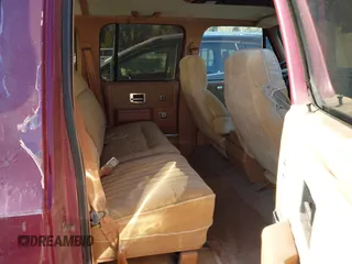 1989 GMC Suburban z VIN 1GKEV16K7KF515717, wystawiony jako IAAI lot #41853503 z przebiegiem 81 034 mil mil oraz . Historia ofert i sprzedaży dostępna na DreamBid. Obrazek 8.
