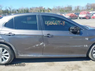 2019 Toyota Camry LE z VIN 4T1B11HK9KU245615, wystawiony jako IAAI lot #42066968 z przebiegiem 130 042 mil mil oraz . Historia ofert i sprzedaży dostępna na DreamBid. Obrazek 14.