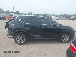 2021 Lexus NX 300 z VIN JTJDARBZ4M2192951, wystawiony jako IAAI lot #42260921 z przebiegiem 21 541 mil mil oraz . Historia ofert i sprzedaży dostępna na DreamBid. Obrazek 14.