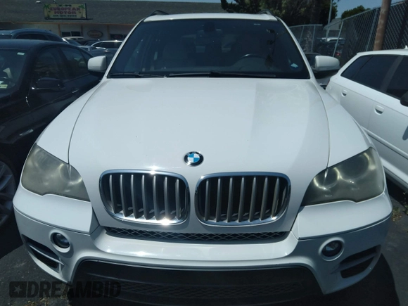 2011 BMW X5 35d z VIN 5UXZW0C59BL662592, wystawiony jako IAAI lot #42317116 z przebiegiem 93 848 mil mil oraz . Historia ofert i sprzedaży dostępna na DreamBid. Obrazek 6.