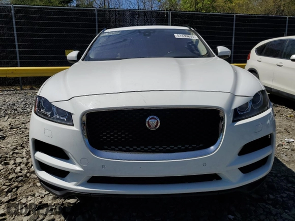 2017 Jaguar F-Pace 20d Premium with VIN SADCJ2BN2HA084928, listed as a Copart auction lot 51439805 with 105,047 mi miles and Clean Title. Bid and sale history available at DreamBid. Image 5.