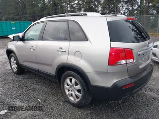2013 Kia Sorento LX with VIN 5XYKT4A25DG379178, listed as a IAAI auction lot 41080352 with 112,927 mi miles. Bid and sale history available at carsss.com. Image 3.