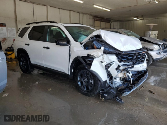 2025 Honda Pilot TrailSport z VIN 5FNYG1H67SB094346, wystawiony jako Copart lot #51415995 z przebiegiem 5 871 mil mil oraz Szkoda całkowita • Salvage title. Historia ofert i sprzedaży dostępna na DreamBid. Obrazek 4.