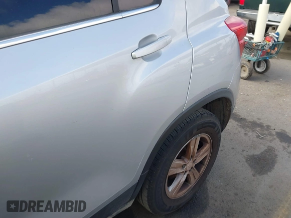 2017 Chevrolet Trax LT z VIN 3GNCJPSB8HL233373, wystawiony jako IAAI lot #40833250 z przebiegiem 117 569 mil mil oraz . Historia ofert i sprzedaży dostępna na DreamBid. Obrazek 20.