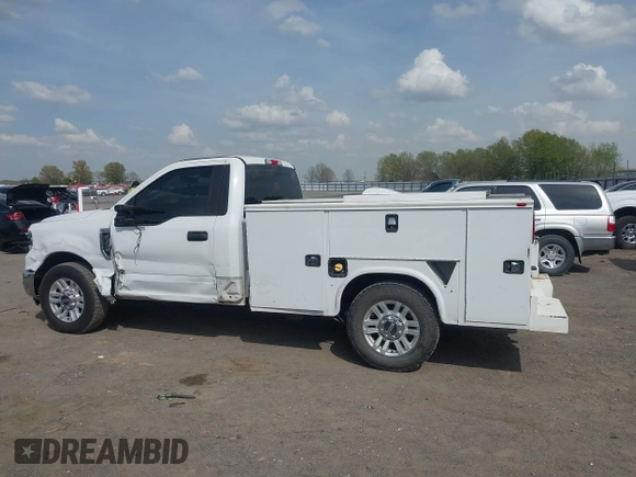 2019 Ford F-350 with VIN 1FDBF3A67KEG49808, listed as a IAAI auction lot 41907987 with 56,677 mi miles and . Bid and sale history available at DreamBid. Image 14.