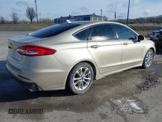 2019 Ford Fusion SE with VIN 3FA6P0HD3KR212008, listed as a IAAI auction lot 41465049 with 140,574 mi miles. Bid and sale history available at carsss.com. Image 4.