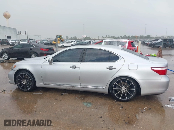 2008 Lexus LS 460 with VIN JTHBL46F085080285, listed as a IAAI auction lot 41086383 with 198,688 mi miles and . Bid and sale history available at carsss.com. Image 14.