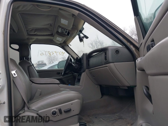 2005 Chevrolet Avalanche LS with VIN 3GNGK22G65G225614, listed as a IAAI auction lot 41193836 with Not provided miles and . Bid and sale history available at DreamBid. Image 5.