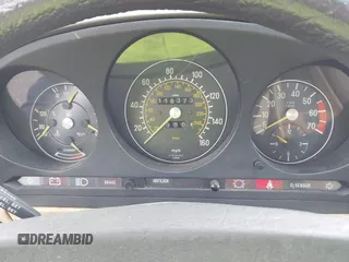1985 Mercedes-Benz 380 z VIN WDBBA45C0FA026342, wystawiony jako IAAI lot #42197536 z przebiegiem 116 373 mil mil oraz . Historia ofert i sprzedaży dostępna na DreamBid. Obrazek 7.