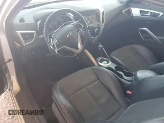 2014 Hyundai Veloster z VIN KMHTC6AD7EU216819, wystawiony jako Copart lot #57135335 z przebiegiem 104 588 mil mil oraz Szkoda całkowita • Salvage title. Historia ofert i sprzedaży dostępna na DreamBid. Obrazek 8.