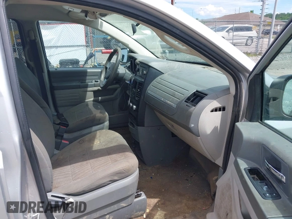 2009 Dodge Grand Caravan SE z VIN 1D8HN44E09B516847, wystawiony jako IAAI lot #42222476 z przebiegiem 190 090 mil mil oraz . Historia ofert i sprzedaży dostępna na DreamBid. Obrazek 5.