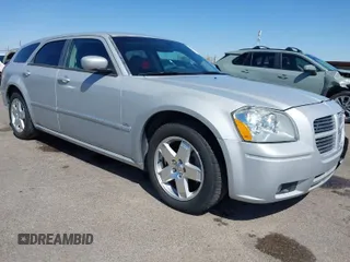 2005 Dodge Magnum z VIN 2D8GZ58235H576127, wystawiony jako IAAI lot #41989680 z przebiegiem 136 488 mil mil oraz . Historia ofert i sprzedaży dostępna na DreamBid. Obrazek 1.