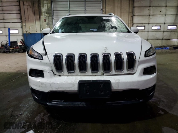 2017 Jeep Cherokee Latitude with VIN 1C4PJLCS6HW514731, listed as a Copart auction lot 88960435 with 121,172 mi miles and Clean Title. Bid and sale history available at carsss.com. Image 5.