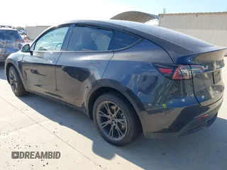 2024 Tesla Model Y Long Range with VIN 7SAYGDEE3RA321734, listed as a IAAI auction lot 40825378 with 4,440 mi miles and . Bid and sale history available at DreamBid. Image 3.