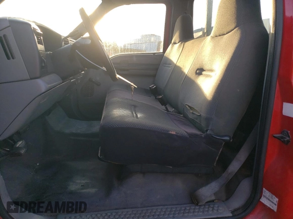 2003 Ford F-350 z VIN 1FDSF34L13EA67061, wystawiony jako Copart lot #82886924 z przebiegiem 159 097 mil mil oraz Czysty tytuł • Clean title. Historia ofert i sprzedaży dostępna na DreamBid. Obrazek 8.