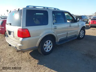 2004 Lincoln Navigator Luxury with VIN 5LMFU27R14LJ42966, listed as a IAAI auction lot 41614278 with 203,785 mi miles. Bid and sale history available at carsss.com. Image 4.