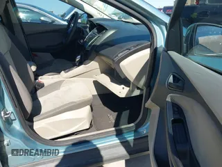2012 Ford Focus SE with VIN 1FAHP3F20CL356322, listed as a IAAI auction lot 42088397 with 130,600 mi miles. Bid and sale history available at carsss.com. Image 5.