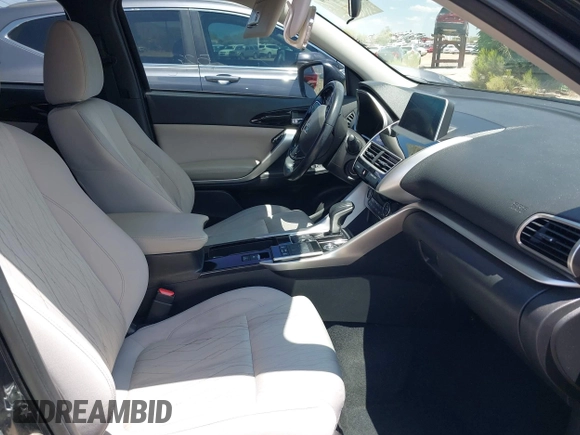 2018 Mitsubishi Eclipse Cross SE z VIN JA4AT5AA5JZ039030, wystawiony jako IAAI lot #42421884 z przebiegiem 65 982 mil mil oraz . Historia ofert i sprzedaży dostępna na DreamBid. Obrazek 5.