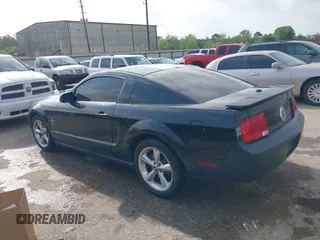 2008 Ford Mustang Deluxe with VIN 1ZVHT80N385150555, listed as a IAAI auction lot 41951656 with 195,708 mi miles. Bid and sale history available at carsss.com. Image 3.