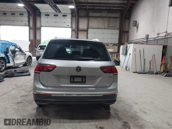 2024 Volkswagen Tiguan SE with VIN 3VVMB7AX8RM084483, listed as a IAAI auction lot 42452619 with 14,618 mi miles and . Bid and sale history available at DreamBid. Image 17.