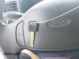 1999 Ford F-250 XL с VIN 1FTNW21L9XEC01658, выставлен на аукционе IAAI как лот 42244513 с пробегом 168 912 миль миль и . История ставок и продаж доступна на DreamBid. Изображение 11.