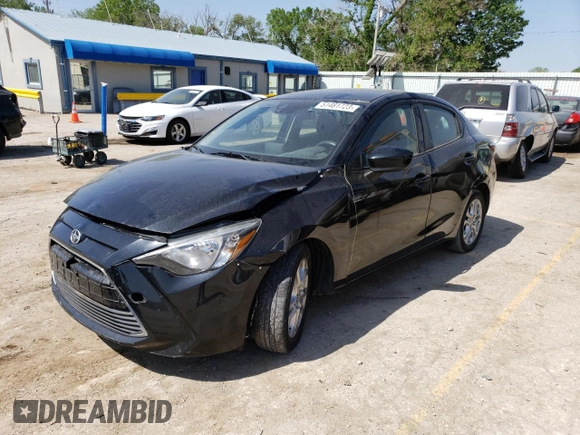 2016 Scion iA z VIN 3MYDLBZV8GY112646, wystawiony jako Copart lot #51481723 z przebiegiem 98 781 mil mil oraz . Historia ofert i sprzedaży dostępna na DreamBid. Obrazek 1.