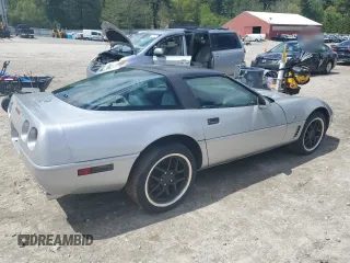 1996 Chevrolet Corvette z VIN 1G1YY22P9T5102060, wystawiony jako Copart lot #56195395 z przebiegiem Nie podano mil oraz Tytuł czysty. Historia ofert i sprzedaży dostępna na DreamBid. Obrazek 3.