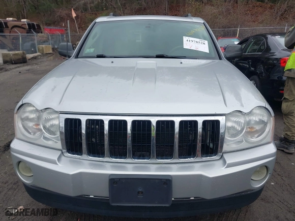 2006 Jeep Grand Cherokee Limited with VIN 1J4HR58286C307056, listed as a IAAI auction lot 41978528 with 130,855 mi miles. Bid and sale history available at carsss.com. Image 6.
