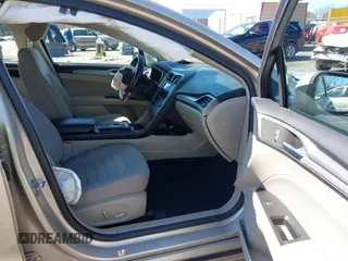 2019 Ford Fusion SE with VIN 3FA6P0HD1KR267041, listed as a IAAI auction lot 41591062 with 29,047 mi miles. Bid and sale history available at carsss.com. Image 5.