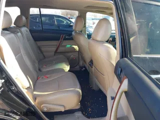 2011 Toyota Highlander Limited with VIN 5TDYK3EH1BS028564, listed as a IAAI auction lot 41282900 with 202,677 mi miles. Bid and sale history available at carsss.com. Image 8.