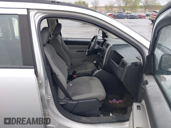 2007 Jeep Compass Sport with VIN 1J8FF47W77D278643, listed as a IAAI auction lot 42161111 with 164,805 mi miles and . Bid and sale history available at carsss.com. Image 5.