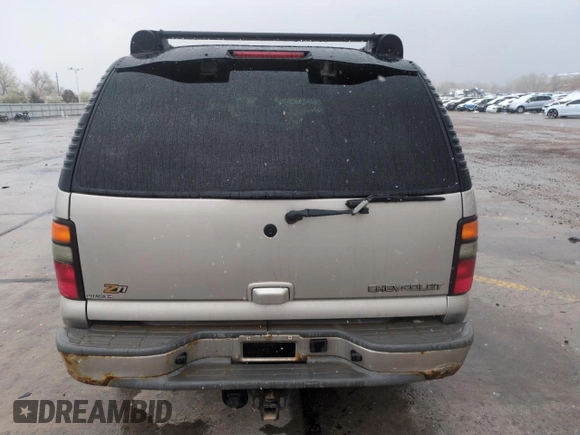 2004 Chevrolet Suburban Z71 z VIN 3GNFK16Z44G305168, wystawiony jako Copart lot #53900955 z przebiegiem 186 770 mil mil oraz Szkoda całkowita • Salvage title. Historia ofert i sprzedaży dostępna na DreamBid. Obrazek 6.