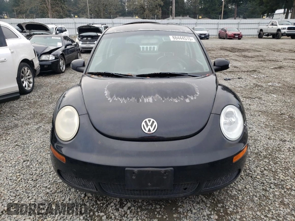 2008 Volkswagen New Beetle Coupe S with VIN 3VWPG31C68M523596, listed as a Copart auction lot 88444515 with 211,578 mi miles and Clean Title. Bid and sale history available at carsss.com. Image 5.