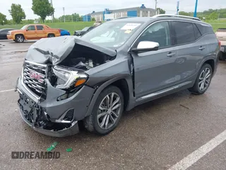 2020 GMC Terrain Denali z VIN 3GKALXEX9LL137492, wystawiony jako IAAI lot #42126393 z przebiegiem 47 075 mil mil oraz . Historia ofert i sprzedaży dostępna na DreamBid. Obrazek 2.