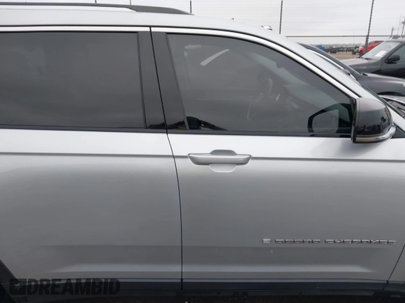 2021 Jeep Grand Cherokee Limited z VIN 1C4RJKBGXM8109793, wystawiony jako IAAI lot #42179993 z przebiegiem 48 250 mil mil oraz . Historia ofert i sprzedaży dostępna na DreamBid. Obrazek 13.