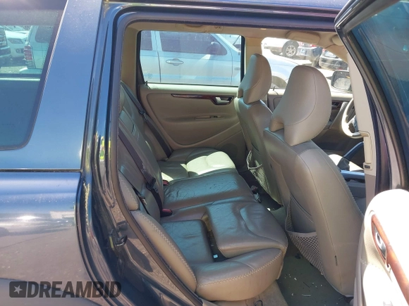 2007 Volvo XC70 with VIN YV4SZ592971264724, listed as a IAAI auction lot 42005126 with 217,280 mi miles. Bid and sale history available at carsss.com. Image 8.