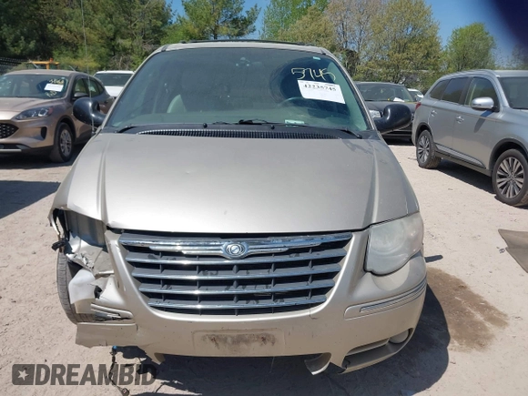 2005 Chrysler Town & Country Touring z VIN 2C4GP54L45R123762, wystawiony jako IAAI lot #42235745 z przebiegiem 217 713 mil mil oraz . Historia ofert i sprzedaży dostępna na DreamBid. Obrazek 12.