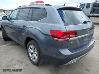 2018 Volkswagen Atlas 3.6L V6 SE with VIN 1V2LR2CA4JC560878, listed as a IAAI auction lot 42064189 with 142,834 mi miles. Bid and sale history available at carsss.com. Image 3.