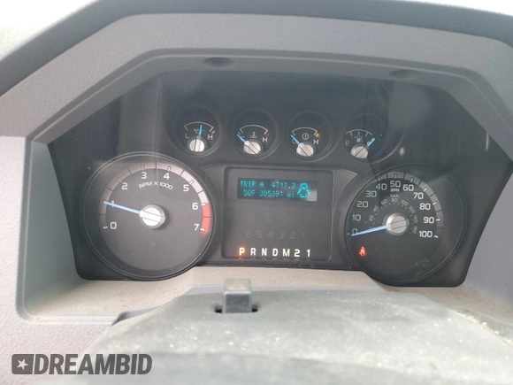 2013 Ford F-250 XL z VIN 1FTBF2B60DEA76430, wystawiony jako Copart lot #59548215 z przebiegiem 305 391 mil mil oraz Czysty tytuł • Clean title. Historia ofert i sprzedaży dostępna na DreamBid. Obrazek 9.
