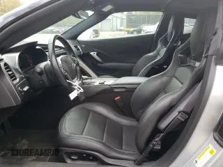 2017 Chevrolet Corvette 3LT z VIN 1G1YF2D78H5114503, wystawiony jako Copart lot #53100385 z przebiegiem 19 329 mil mil oraz Szkoda całkowita • Salvage title. Historia ofert i sprzedaży dostępna na DreamBid. Obrazek 7.