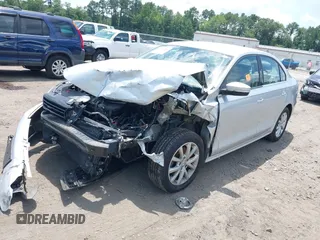 2013 Volkswagen Jetta SE с VIN 3VWDX7AJ1DM215013, выставлен на аукционе IAAI как лот 42774806 с пробегом Не указан миль и . История ставок и продаж доступна на DreamBid. Изображение 2.