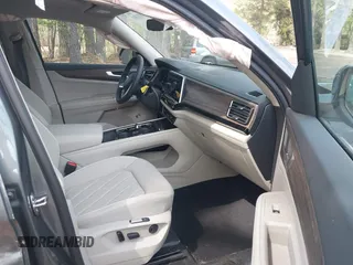 2025 Volkswagen Atlas SEL Premium R-Line with VIN 1V2FR2CA0SC522921, listed as a IAAI auction lot 42033389 with 5,342 mi miles and . Bid and sale history available at DreamBid. Image 5.